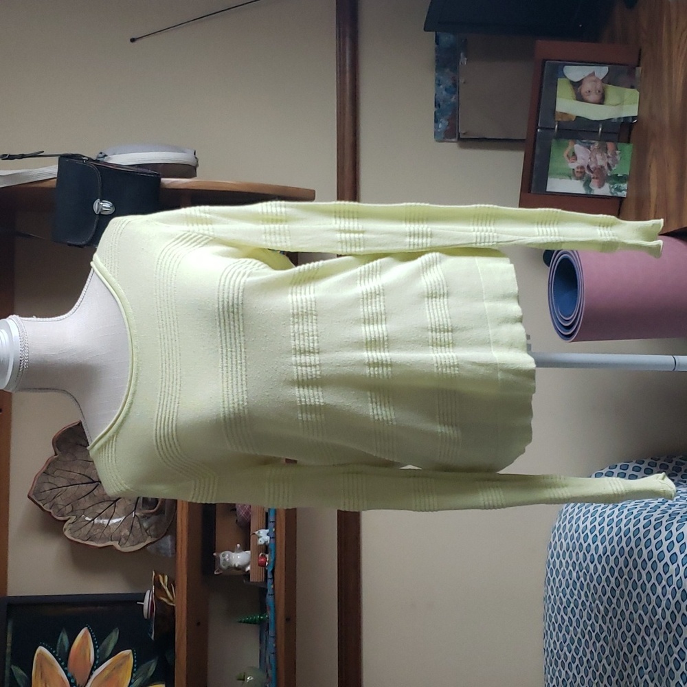 Forever21 sweater size med